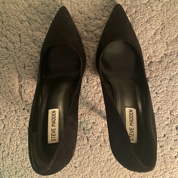 Like new Steve Madden black suede heels 👠 - Picture 3 of 4